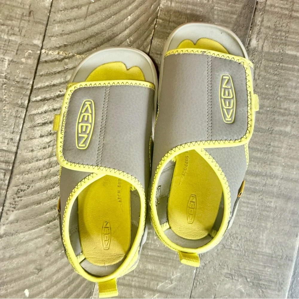 KEEN Kids Unisex Sandals Size 11 – Gray & Yellow Water Shoes, Outdoor Summer San - Picture 2 of 6